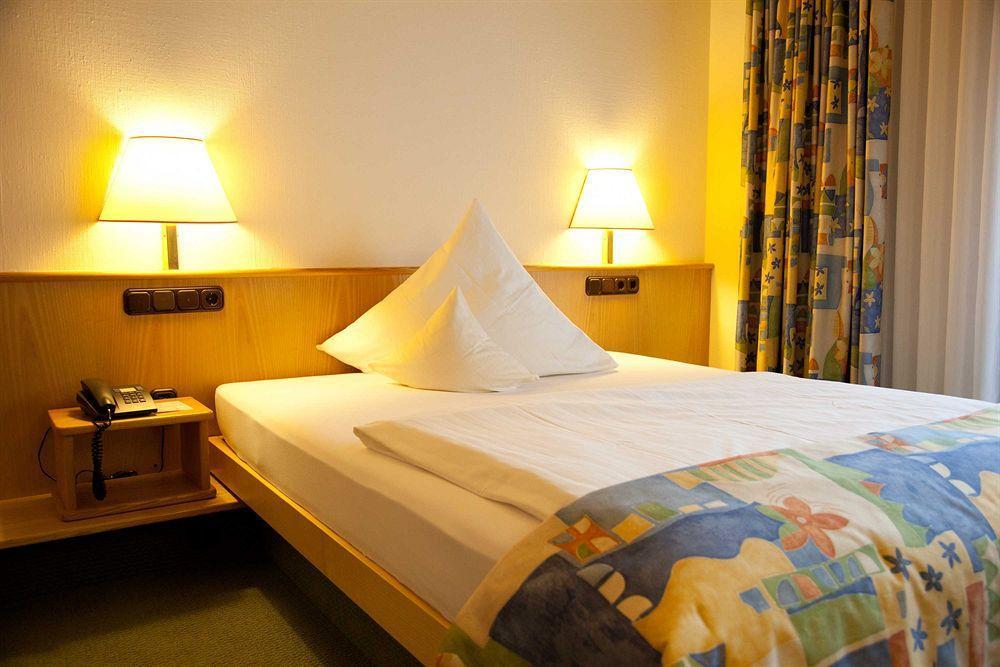 Stadt-Gut-Hotel Filderhotel Остфилдерн Екстериор снимка