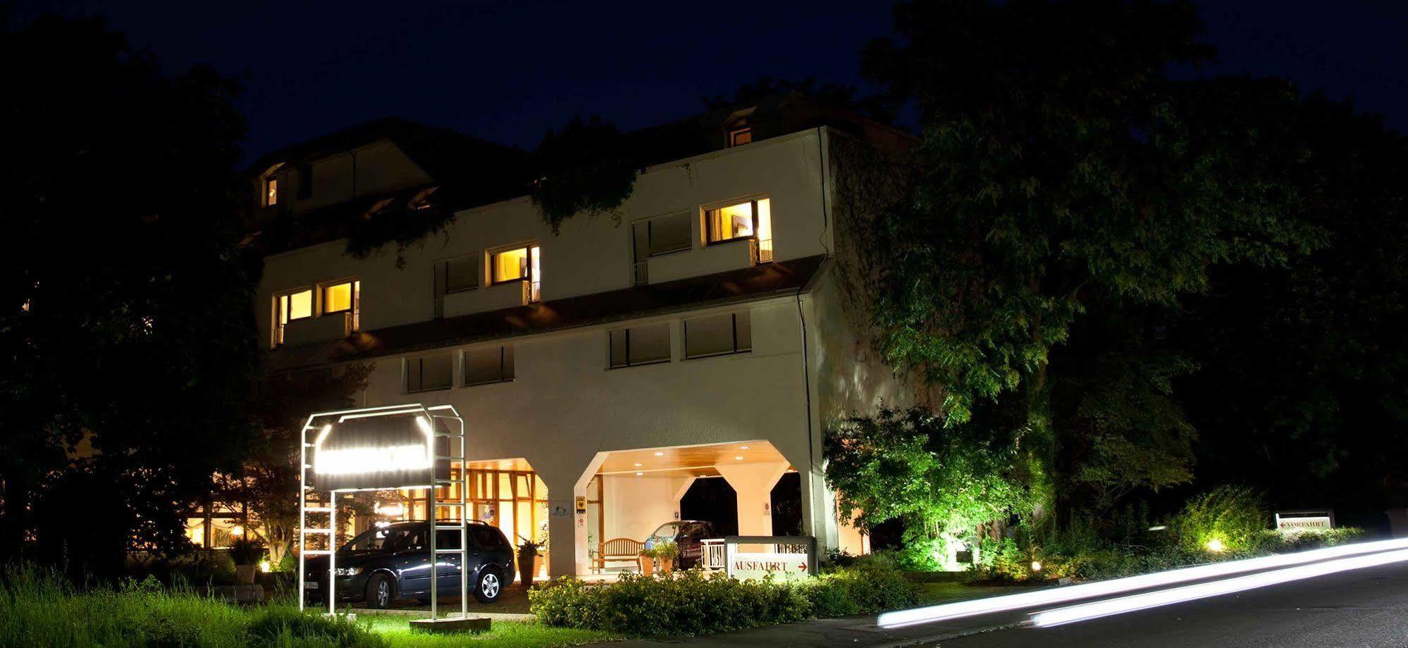 Stadt-Gut-Hotel Filderhotel Остфилдерн Екстериор снимка