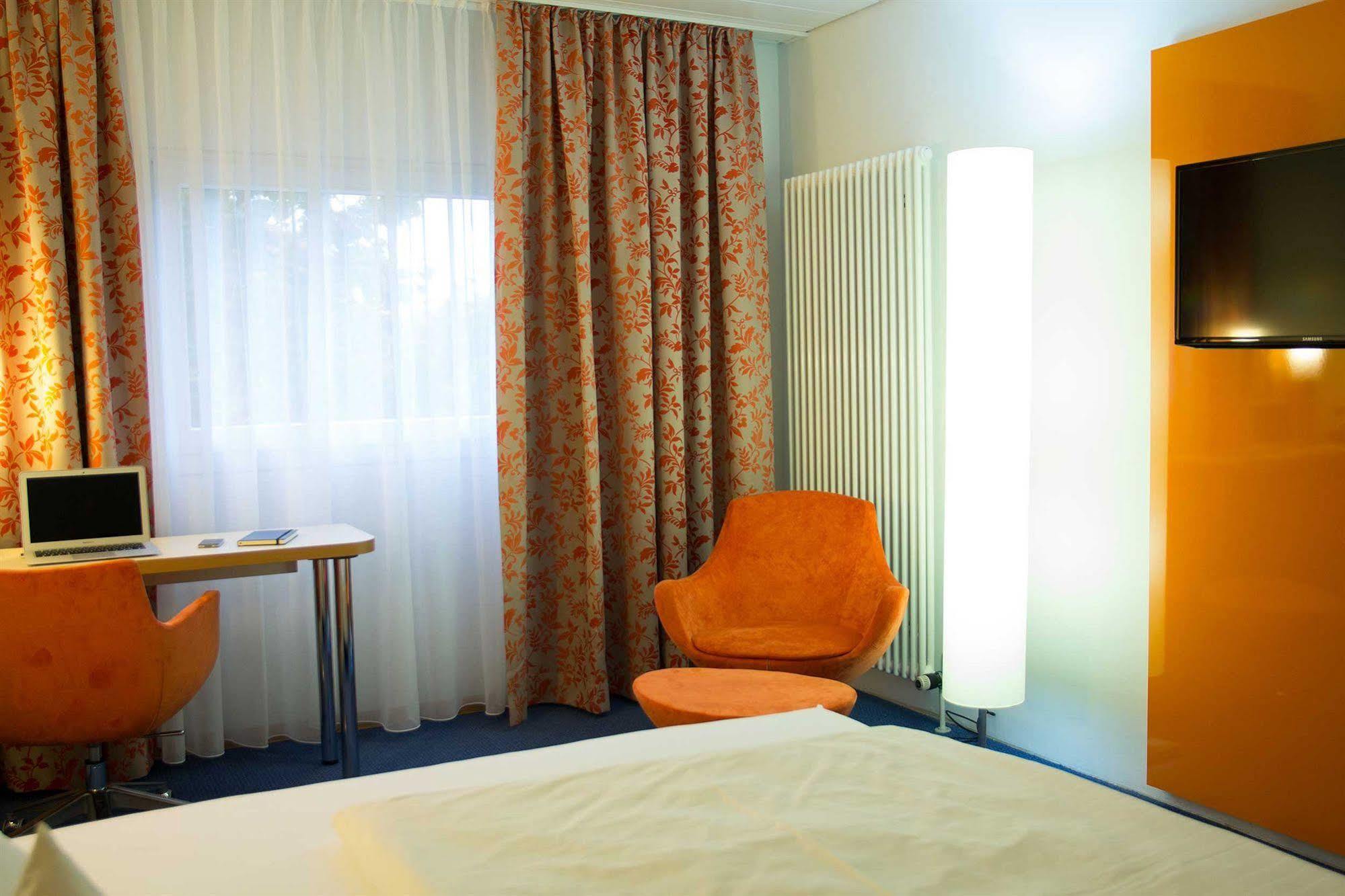 Stadt-Gut-Hotel Filderhotel Остфилдерн Екстериор снимка