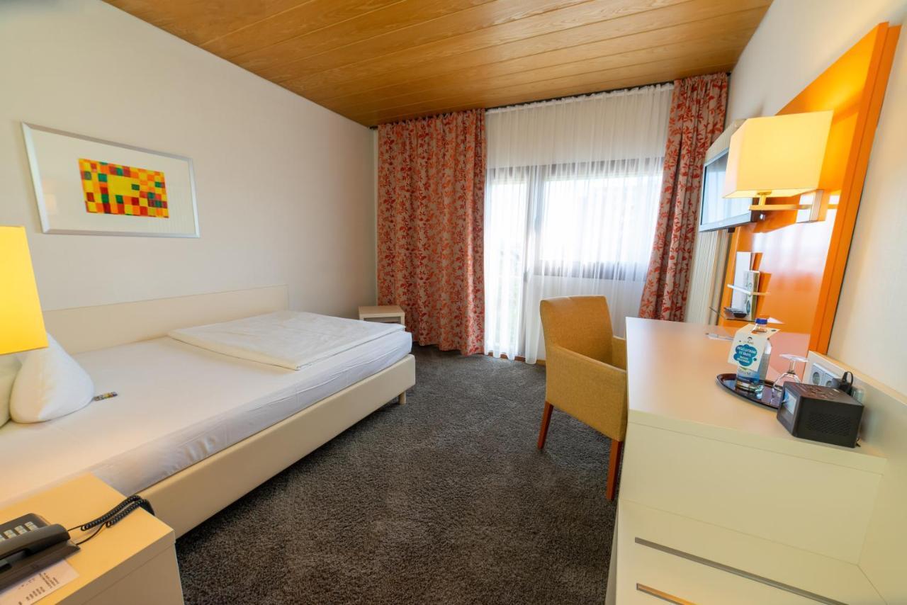 Stadt-Gut-Hotel Filderhotel Остфилдерн Екстериор снимка